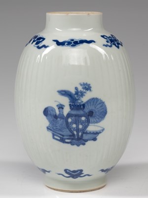 Lot 85 - BLUE AND WHITE VASE