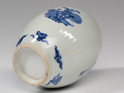 Lot 85 - BLUE AND WHITE VASE