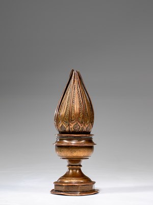 Lot 91 - CANDLE HOLDER