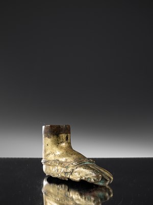 Lot 106 - SMALL FOOT