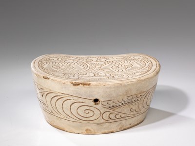 Lot 22 - (R) CIZHOU PILLOW