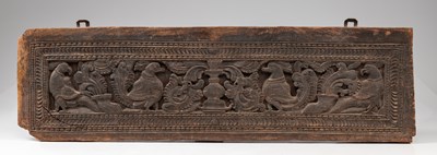 Lot 317 - (R) WOOD BLOCK CARVED WITH PIGEON DECOR