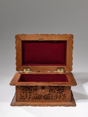 Lot 12 - (R) SANDALWOOD BOX