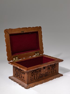 Lot 12 - (R) SANDALWOOD BOX