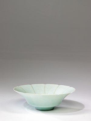 Lot 352 - (R) CELADON BOWL SHUANGYU