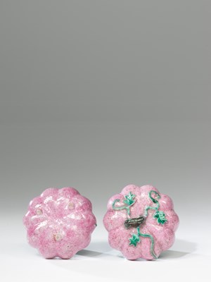 Lot 97 - (R) PUMPKIN-SHAPED BOX