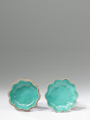 Lot 97 - (R) PUMPKIN-SHAPED BOX
