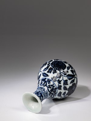 Lot 46 - VASE
