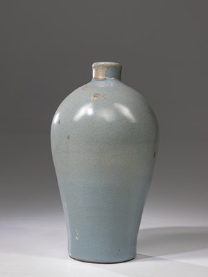 Lot 71 - MEI VASE