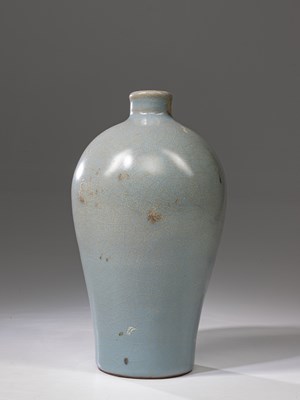 Lot 71 - MEI VASE