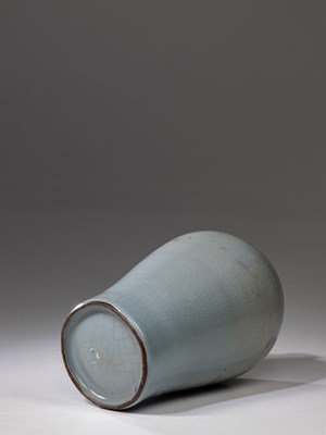 Lot 71 - MEI VASE
