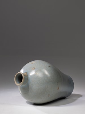 Lot 71 - MEI VASE