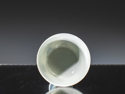 Lot 8 - DOU CAI STEM CUP