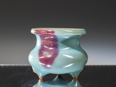 Lot 27 - PURPLE SPLASHED JUN-WARE TRIPOD INCENSE CENSER