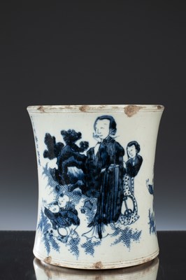 Lot 114 - BRUSH POT