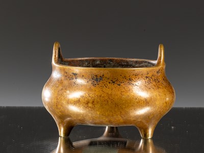 Lot 125 - TRIPOD INCENSE BURNER