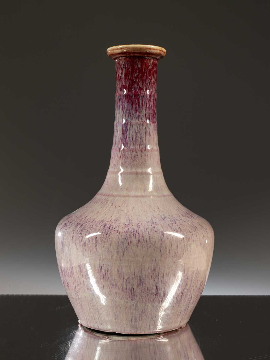 Lot 86 - LONG-NECKED VASE