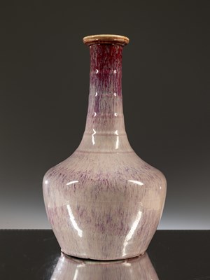 Lot 86 - LONG-NECKED VASE