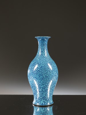 Lot 94 - CHINESE PORCELAIN ROBINS EGG GLAZED VASE WITH SEALMARK OF QIANLONG (1736-1795)