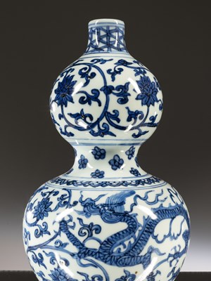 Lot 93 - BLUE AND WHITE DOUBLE-GOURD VASE