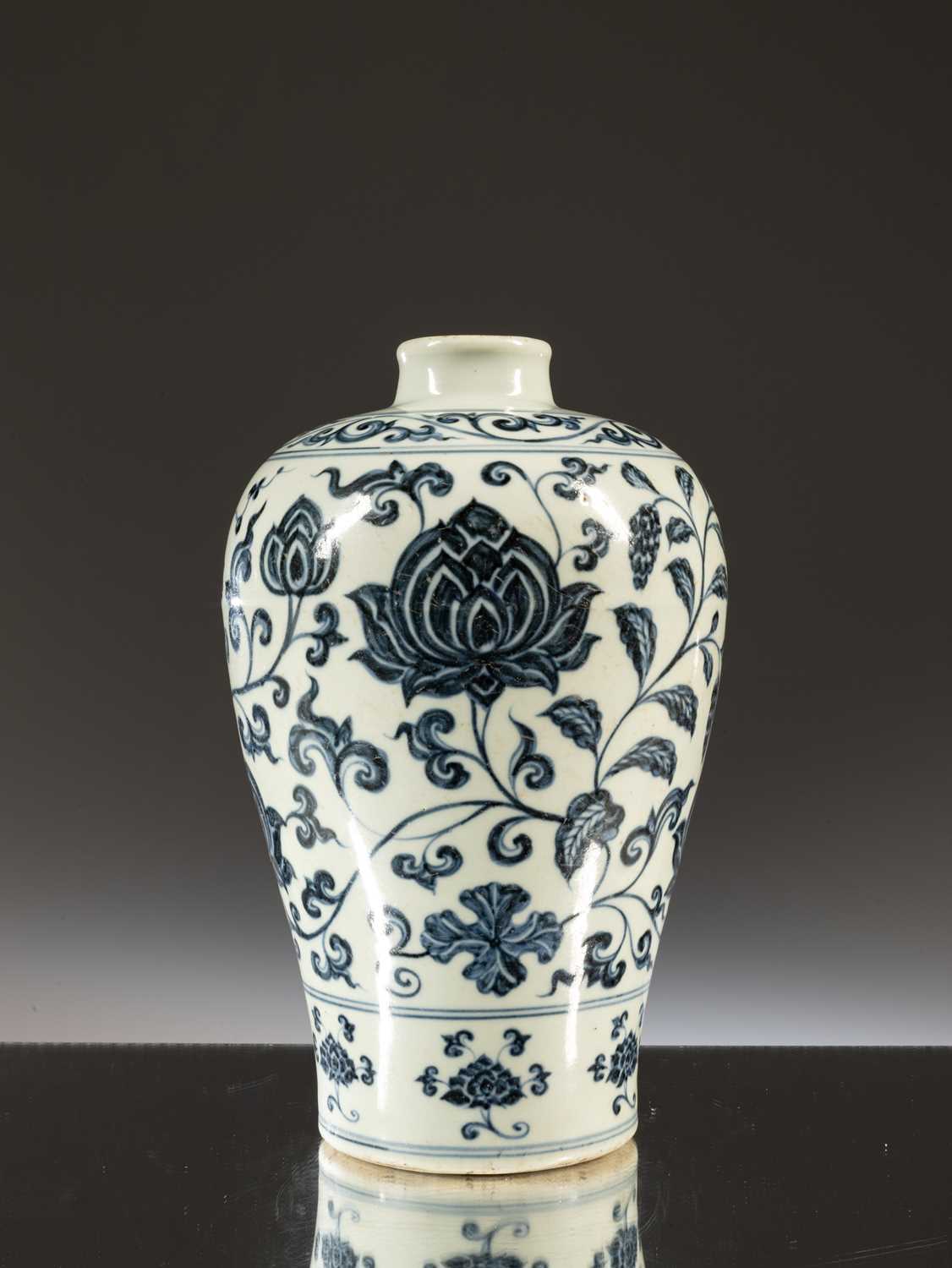 Lot 35 - MEI VASE