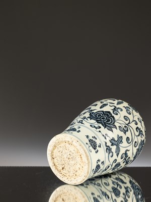 Lot 35 - MEI VASE