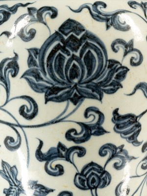 Lot 35 - MEI VASE